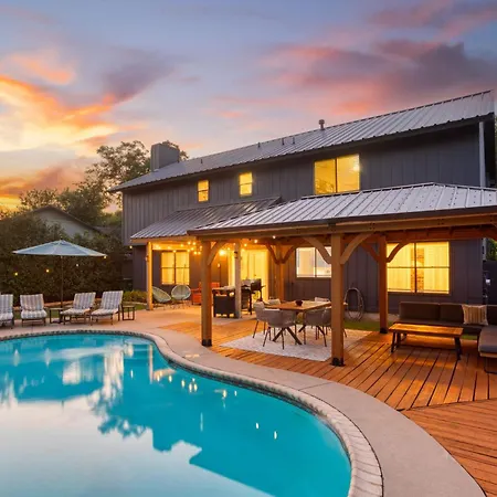 Timeless-Texas-Inn - Heated Pool Oasis & Lux Vibe